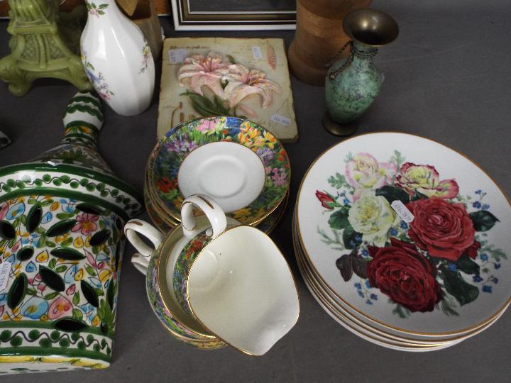 A mixed lot comprising ceramics to include Paragon Springtime, metalware, - Image 4 of 5