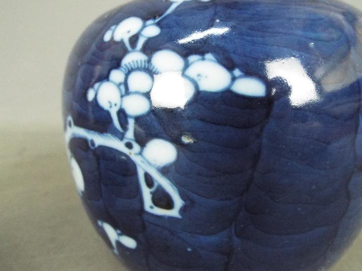 Five blue and white ginger jars and covers, largest approximately 15 cm (h). - Image 9 of 11