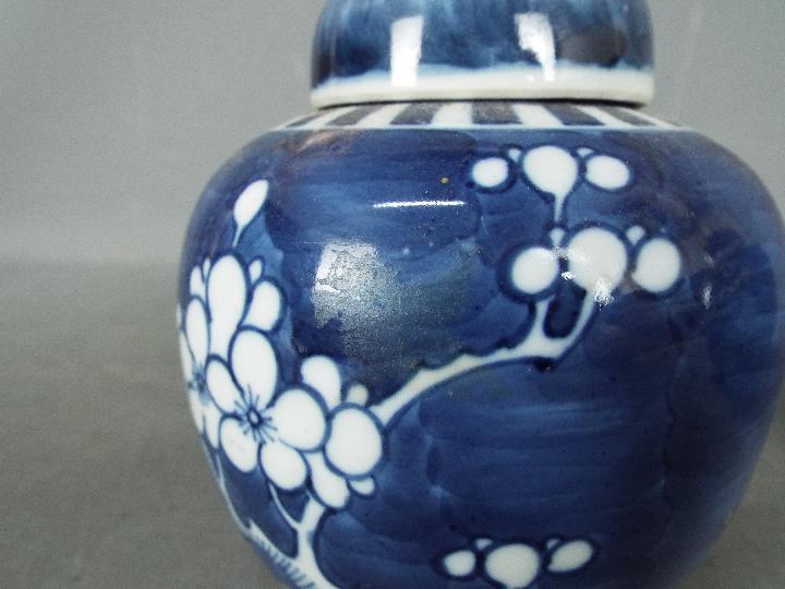 Five blue and white ginger jars and covers, largest approximately 15 cm (h). - Image 10 of 11