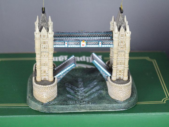 Two boxed Lilliput Lane models from the Britain's Heritage collection comprising St Paul's - Image 3 of 3