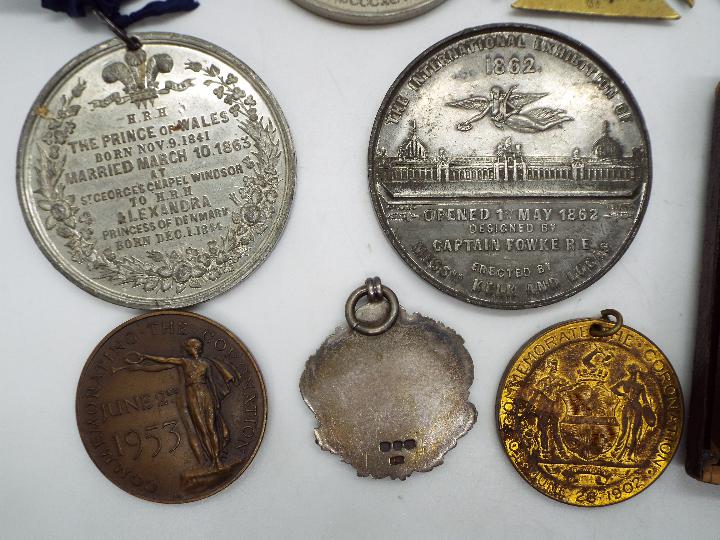 A collection of commemorative medals / medallions, Victorian, Edwardian and later. - Image 6 of 9