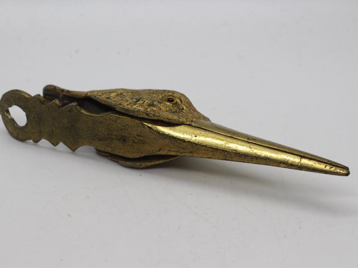 A late Victorian gilt metal paper clip in the form of a birds head, with glass eyes, - Image 3 of 4