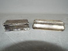 Two Edward VII hallmarked silver snuff boxes, both Birmingham assay (one 1901, the other 1903),