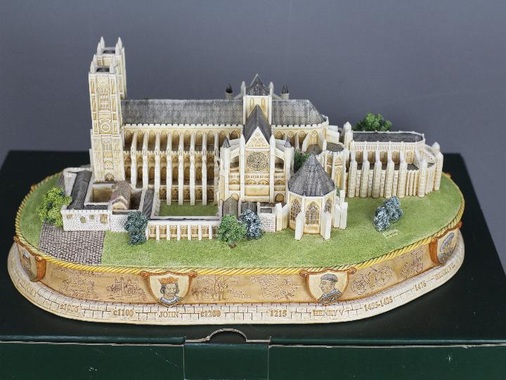 Lilliput Lane - A boxed model, Westminster Abbey # L2285. - Image 2 of 2