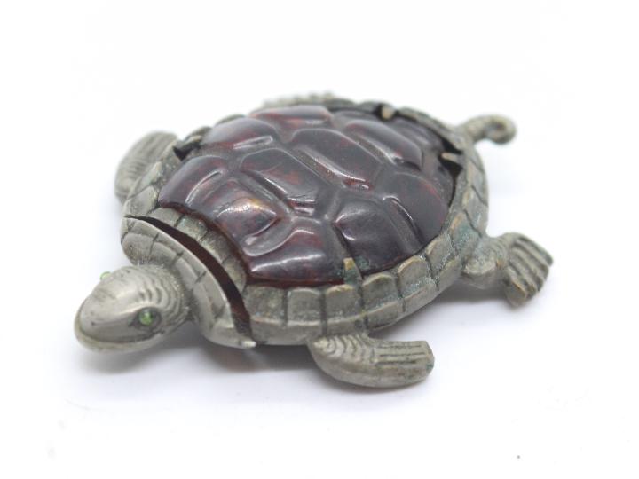 A late 19th or early 20th century white metal vesta case in the form of a turtle, - Image 3 of 7
