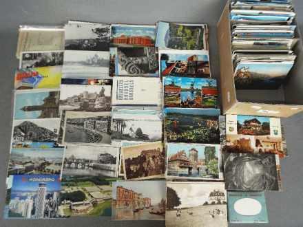 Deltiology - In excess of 600 early-modern foreign postcards