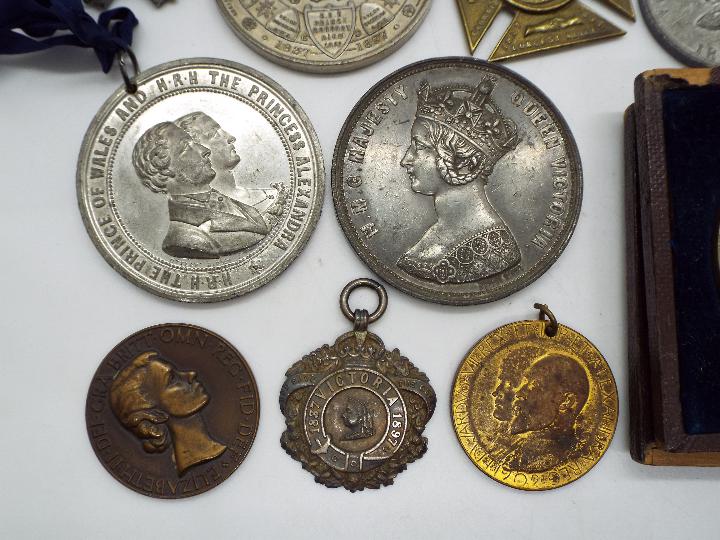 A collection of commemorative medals / medallions, Victorian, Edwardian and later. - Image 2 of 9