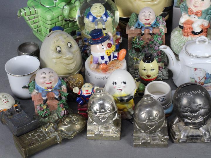 A collection of items relating to Humpty Dumpty to include teapot, biscuit barrel, ceramics, - Image 2 of 4