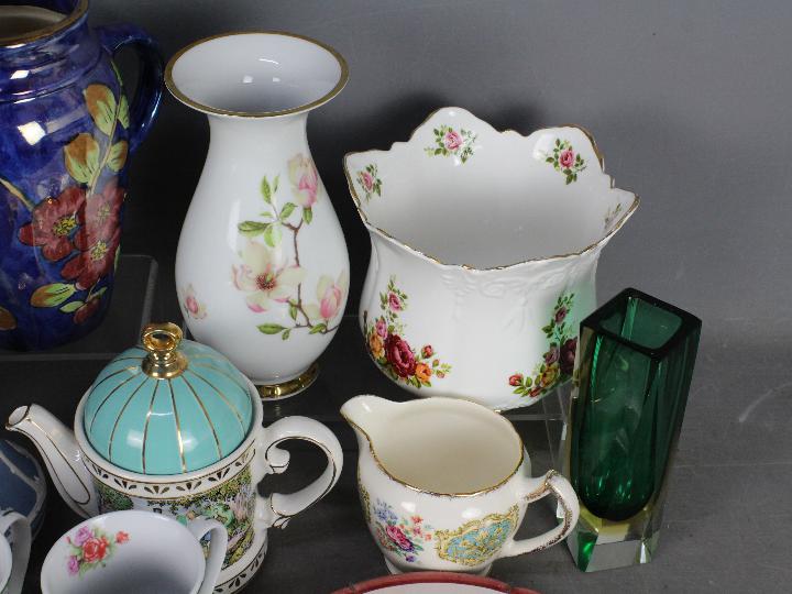 Mixed ceramics and glassware to include Wedgwood, Denby and similar. - Image 4 of 5