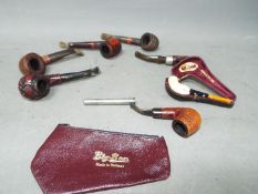 Tobacciana - A meerschaum cheroot holder in the form of a duck's head in fitted case and a quantity