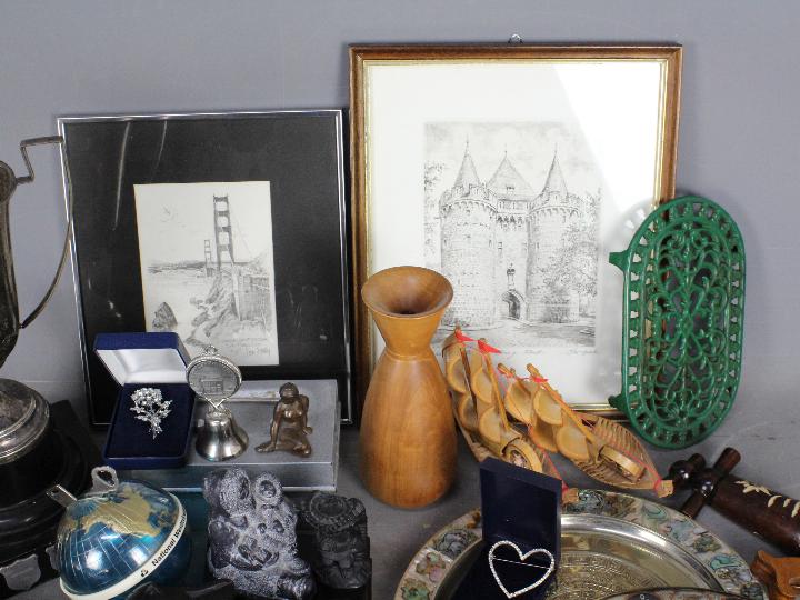 A mixed lot of collectables to include costume jewellery, framed prints, treen, - Image 5 of 5