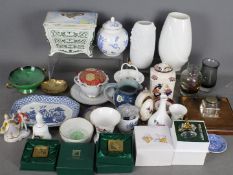 A mixed lot of ceramics to include Royal Worcester, Spode, Wedgwood, Masons Ironstone,