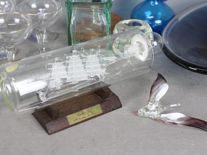 Mixed glassware to include rolling pin, ship in bottles, vintage Babycham glasses and similar. - Image 2 of 4