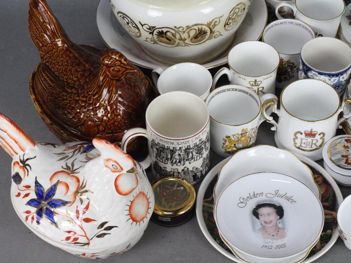 A mixed lot of ceramics and glassware, three boxes. - Image 2 of 5