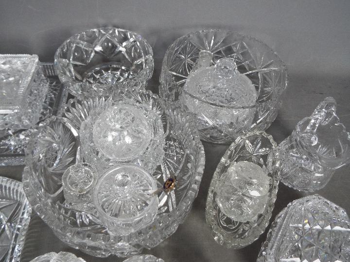 A collection of cut glass table wares to - Image 3 of 4