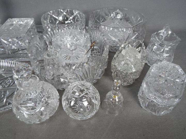 A collection of cut glass table wares to - Image 4 of 4