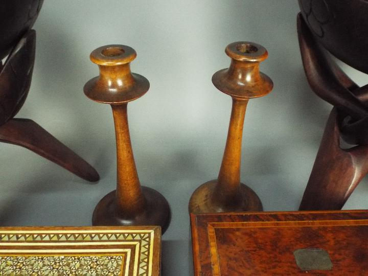 Lot comprising treen, shells, wooden boxes and similar. - Image 5 of 5