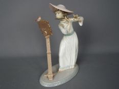 Lladro - A figurine depicting a young girl playing the flute, Songbird, # 6093,