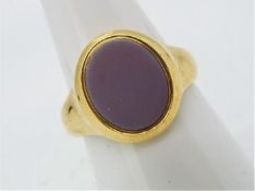 A Victorian 18ct gold carnelian set signet ring, size P½, approximately 8.