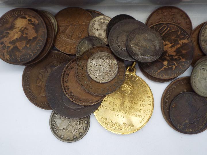 A quantity of UK and foreign coins, - Image 2 of 4