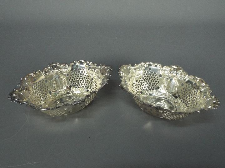 A pair of Edward VII hallmarked silver sweetmeat bowls, Sheffield assay 1904,