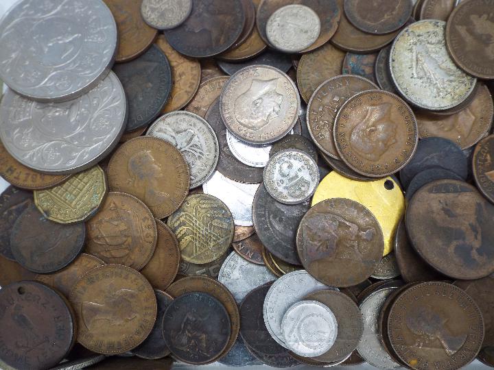 A quantity of UK and foreign coins, - Image 3 of 4