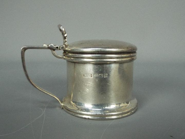 Silver group - Lot to include a small Edward VII vase, Sheffield assay 1904, - Image 2 of 4