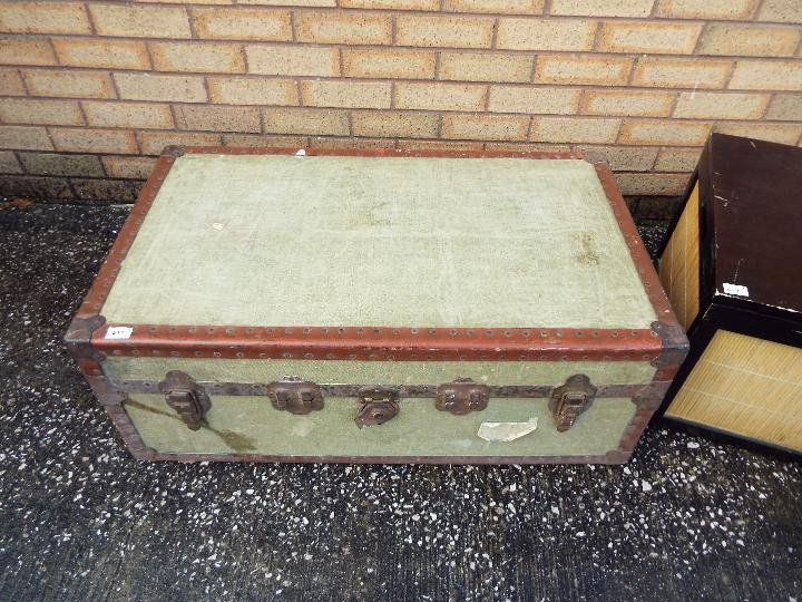 A storage chest and a trunk. [2] - Image 2 of 4