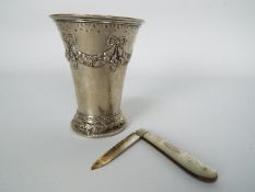 A small Swedish silver vase with repousse decoration, 1904, approximately 9 cm (h) and 66 grams / 2.
