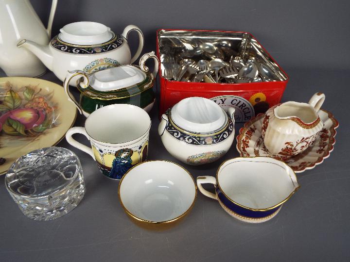 Lot comprising tea wares to include Wedgwood Runnymead, Spode Harrogate, Royal Worcester Regency, - Image 3 of 5