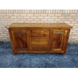 A sideboard measuring approximately 82 cm x 150 cm x 52 cm.