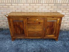 A sideboard measuring approximately 82 cm x 150 cm x 52 cm.