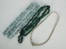 A malachite chip necklace, approximately 84 cm (l),