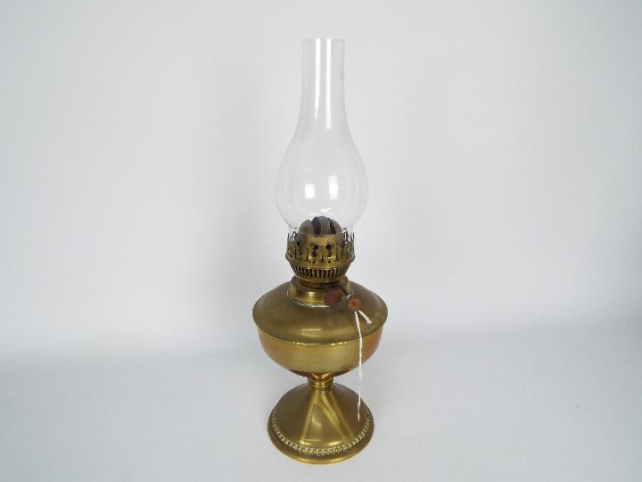 Two brass oil lamps, one with wall mount, largest approximately 40 cm (h) including chimney. - Image 4 of 5