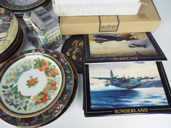 Lot to include collector plates (part boxed) with military / aviation related examples, - Image 4 of 5