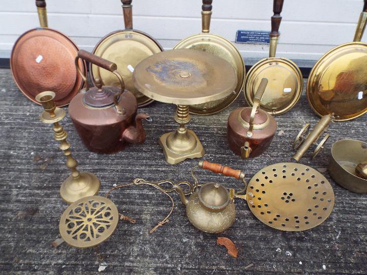 A quantity of metalware, copper and brass. - Image 2 of 5