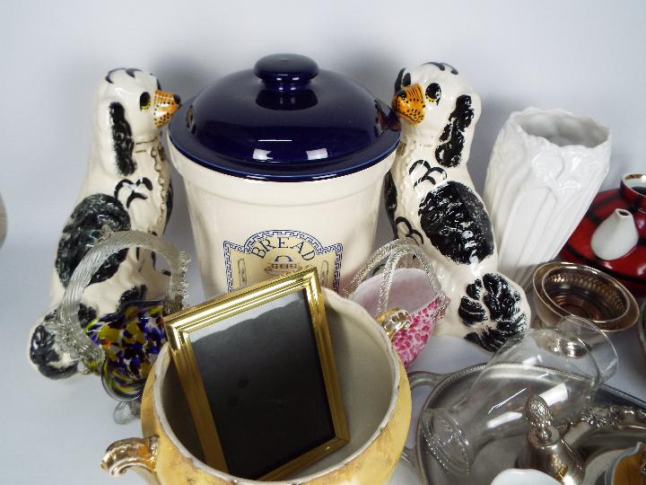 A mixed lot to include ceramics, glassware, plated ware, oil lamp and similar, two boxes. - Image 2 of 5