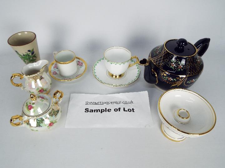 Two boxes of mixed ceramics to include Haviland & Co Limoges, Tuscan China and similar. - Image 4 of 7