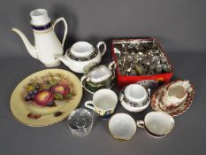 Lot comprising tea wares to include Wedgwood Runnymead, Spode Harrogate, Royal Worcester Regency,