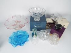 A collection of mixed glassware, part boxed, to include a Mdina seahorse,
