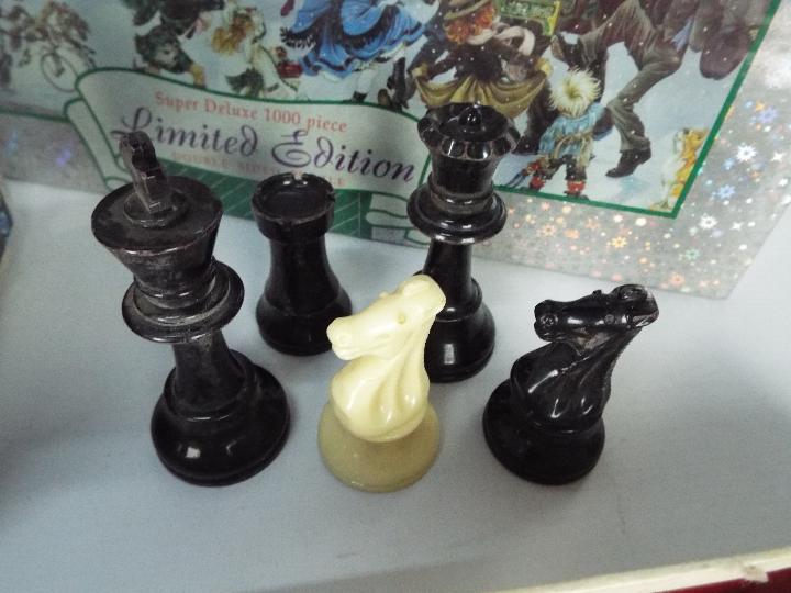 Lot to include factory sealed jigsaw puzzles, a boxed Spears chess set, - Image 3 of 5