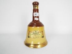 A Bells whisky decanter and contents, 26⅔ fl oz, 70° proof.