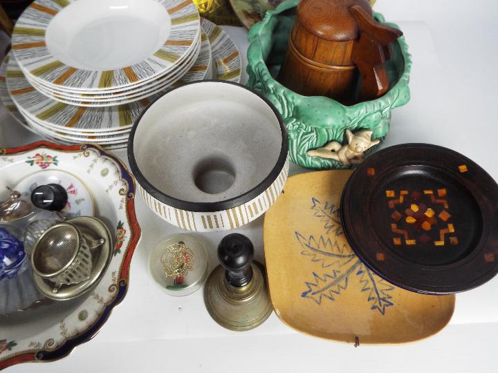 Lot to include ceramics, glassware, treen, French cast iron pan, brassware and similar, two boxes. - Image 4 of 7