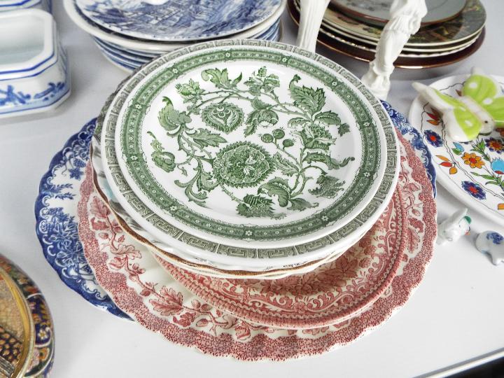 A quantity of mixed ceramics to include Carltonware Rouge Royale, Japanese, blue and white, - Image 4 of 9