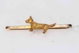 9 carat gold Terrier bar brooch, 4.5cm across.