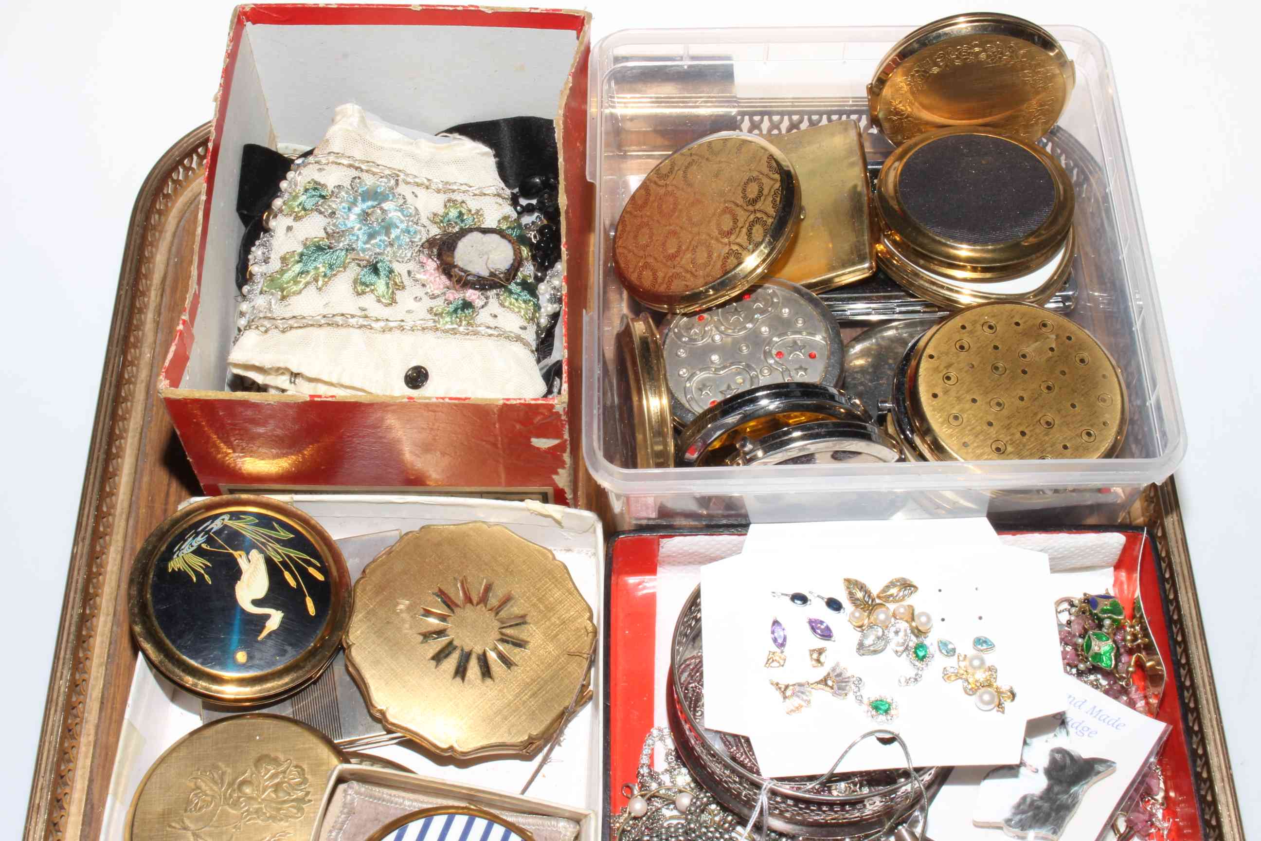 Collection of over twenty compacts (all used), together with jewellery and beadwork.