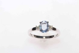 Sapphire and diamond ring, the oval sapphire 0.