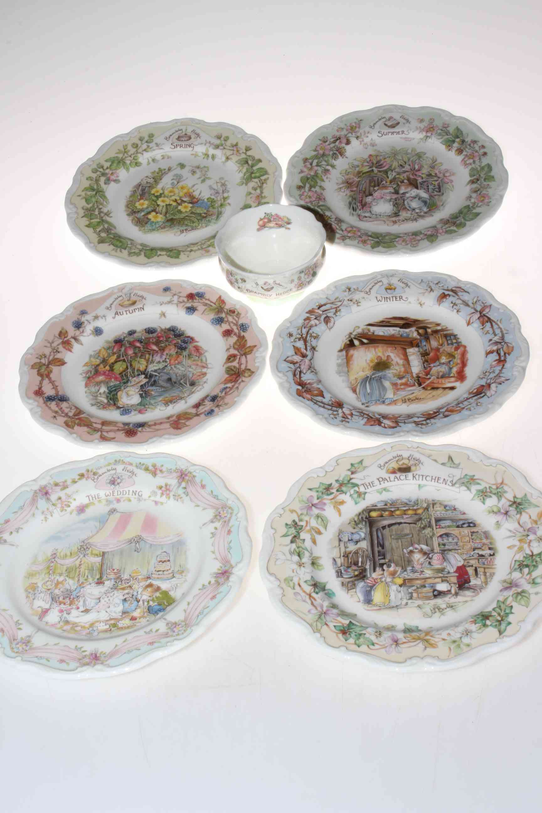 Tray lot with eight pieces of Royal Doulton Brambly Hedge and three Royal Doulton small character - Image 2 of 2