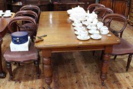 Late Victorian extending dining table with leaf and six balloon back dining chairs (one lacking a