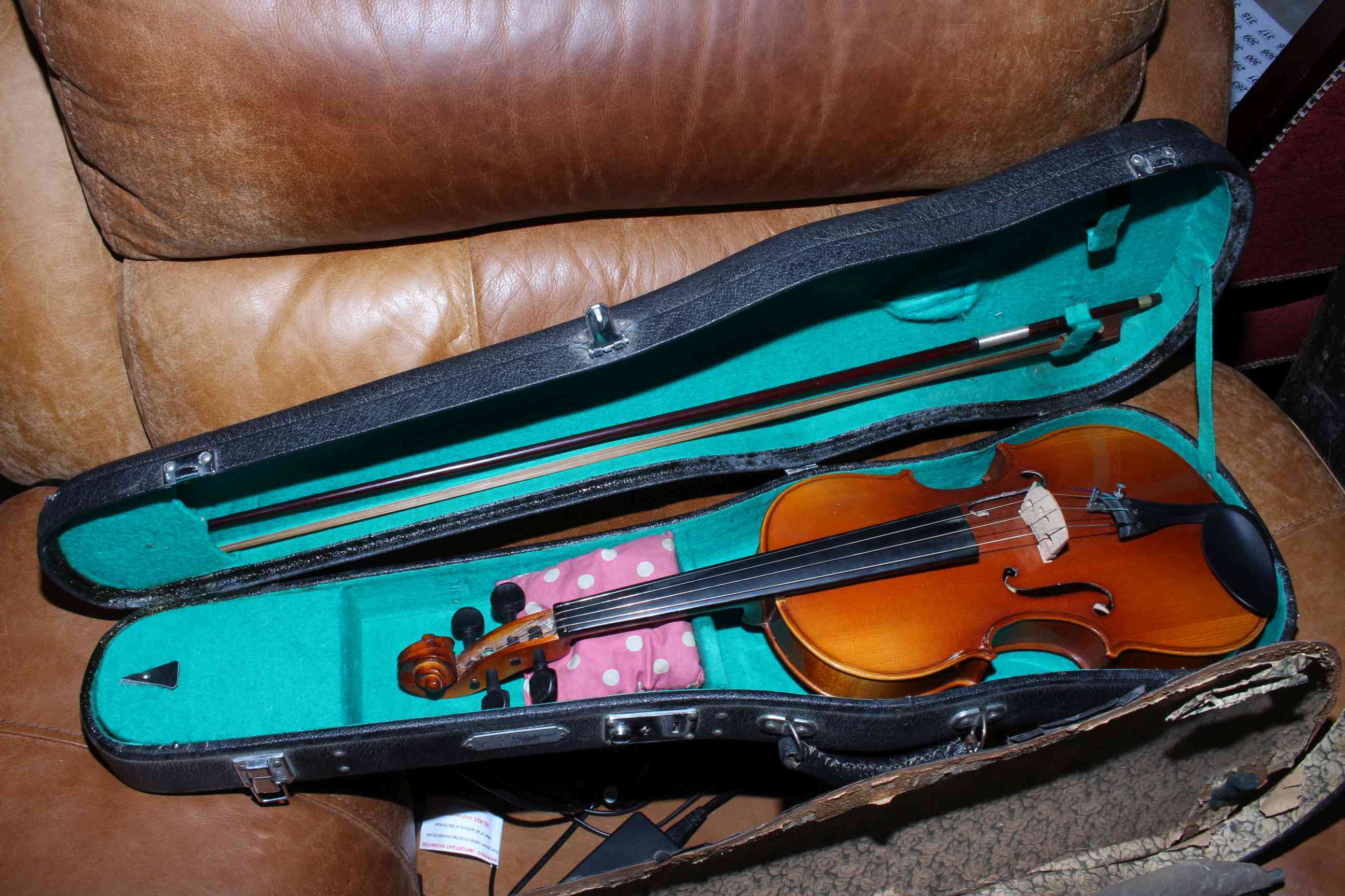 Two cased violins with bows (one 3/4 size). Condition: 3/4 violin in fairly poor condition. - Image 2 of 14